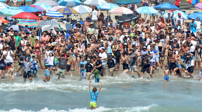 Courtney-Conlogue-at-the-2018-US-Open-of-Surfing